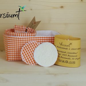 Nachhaltig im Bad Set aus Aufbewahrungskorb, Abschminkpads und Wäschebeutel in Karo weiß orange