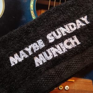 MaybeSunday Logo individueller Stick auf Handtuch